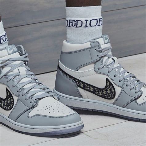 cuanto valen los jordan 1 dior